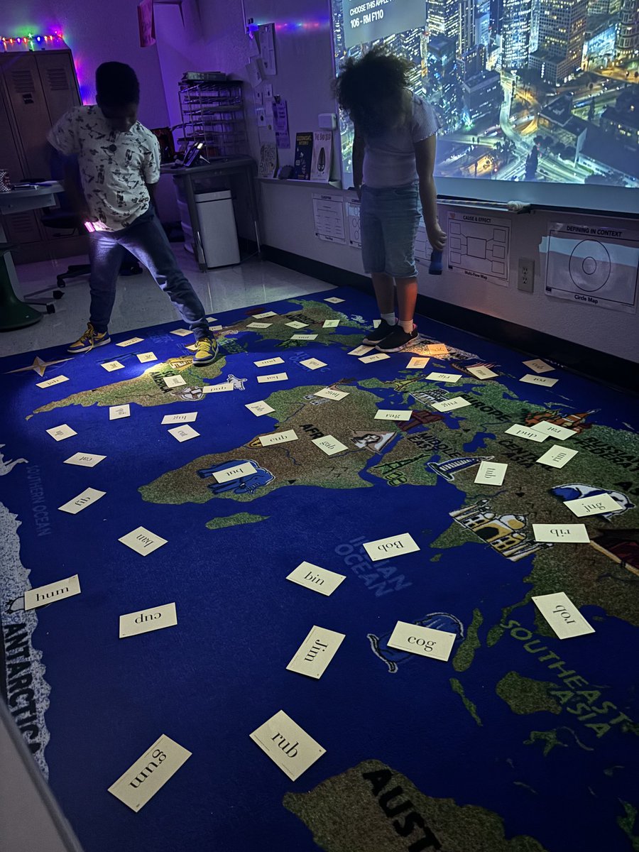 PokesFanAtDegan's tweet photo. #WeareDegan #Back2Basics flashlight cvc words as great review https://t.co/z6CbK9wYOo