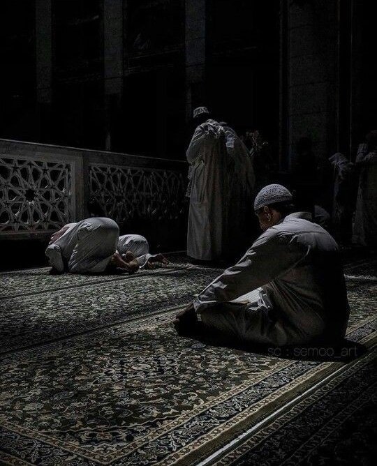 "
وامنحني صبرًا يليق بالدَّرب الطويل  ..
فـالكُلُّ غَافِلٌ عني إِلَّا أَنْتَ يَارَبِّ رَحِيم 🤲

#همسه