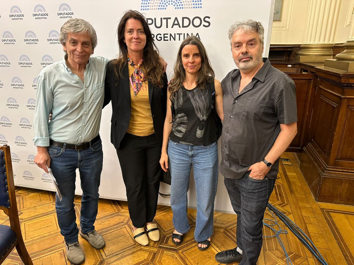 Contra viento y marea, la ciencia aguanta

Reunión en <a href="/DiputadosAR/">Diputados Argentina</a> de la Comisión de Ciencia, Tecnología e Innovación Productiva.

Fueron invitados los integrantes del Directorio del <a href="/CONICETDialoga/">CONICET Dialoga</a> y miembros de la RAICYT.

+video: youtube.com/live/-HXm1A6fe…