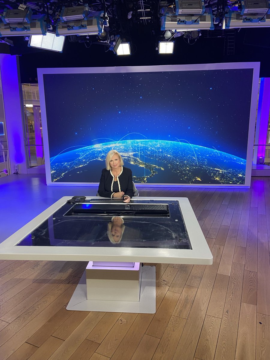 annabotting's tweet photo. It’s a 3 programme night for me tonight:
🔸9pm - The World - latest on #Valencia #USElex #mideast
🔸10pm - News at Ten - full look at #Budget
🔸10.30pm - Press Preview with @Kevin_Maguire & @ClaireEllicott1 - as papers give verdict on @RachelReevesMP https://t.co/9wjOt6smXi
