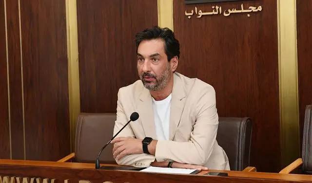 النائب اللبناني وضاح الصادق يحرض على قصف مطار رفيق الحريريّ في بيروت:  هناك أبواب في المطار لا يدخل أو يخرج منها إلا الحزب.
ــــــــــــــــــــــــــــ