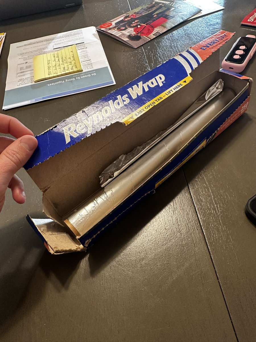 RThomas_10's tweet photo. .@ReynoldsBrands why does this always happen? SMH! https://t.co/C76aJjllaI
