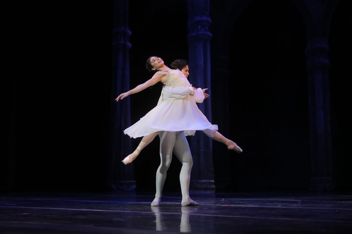 Hermosísima presentación por parte del <a href="/Ballet_de_Mty/">Ballet de Monterrey</a>. 

Recuerden que el Festival Internacional en la Costa del Seno Mexicano estará hasta el 3 de noviembre. ¡Todos los eventos son gratuitos! 

#JuntosLoHacemosPosible✨ #22FICSM