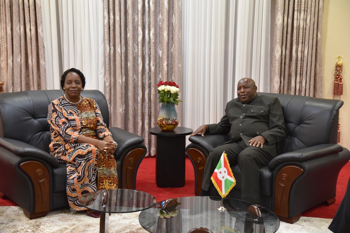 COMESA_HQ's tweet photo. 🌍 All set for the @23ComesaSummit this Thursday, Oct 31, in #Burundi! Leaders from across the region are arriving for this landmark event. 
Key discussions will focus on regional progress in trade &amp; development. 🇧🇮 #COMESA2024 #RegionalIntegration https://t.co/J5DzvatqoV