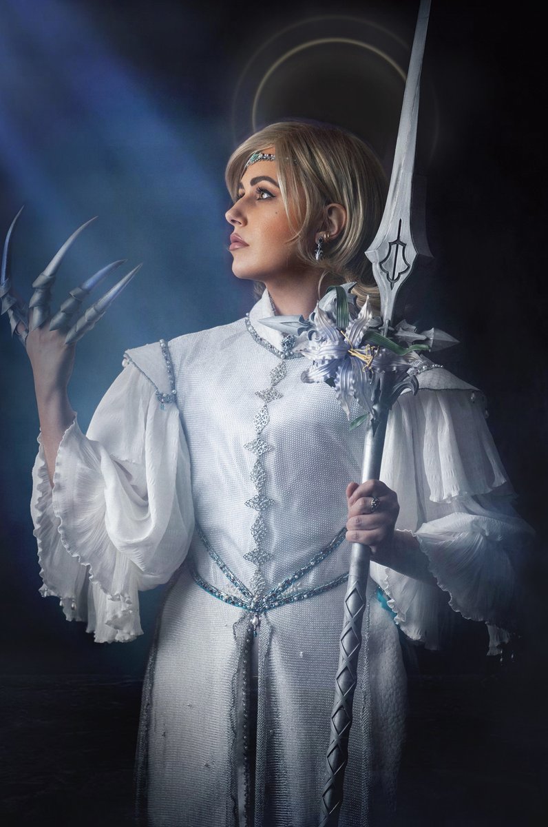 And one more photo of my Dion Lesage cosplay. Halberd and earrings are by <a href="/dangerousladies/">The Dangerous Ladies</a>. Costume is an original variation of his in-game costume. I'll eventually stop sharing photos of this but I've been trying to get the light levels right on the compositions I like.