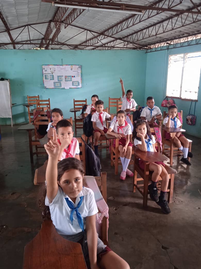 ProsaludHolguin's tweet photo. En la institución educativa E/P Vietnam Heróico del municipio de Moa, se desarrollan actividades educativas para prevenir las EDA, fundamentalmente el cólera. Se enfatiza en la importancia del lavado de manos y el cuidado del agua.

#ProsaludHolguin
#EnfermedadesTransmisibles https://t.co/NSEKpYnhC2