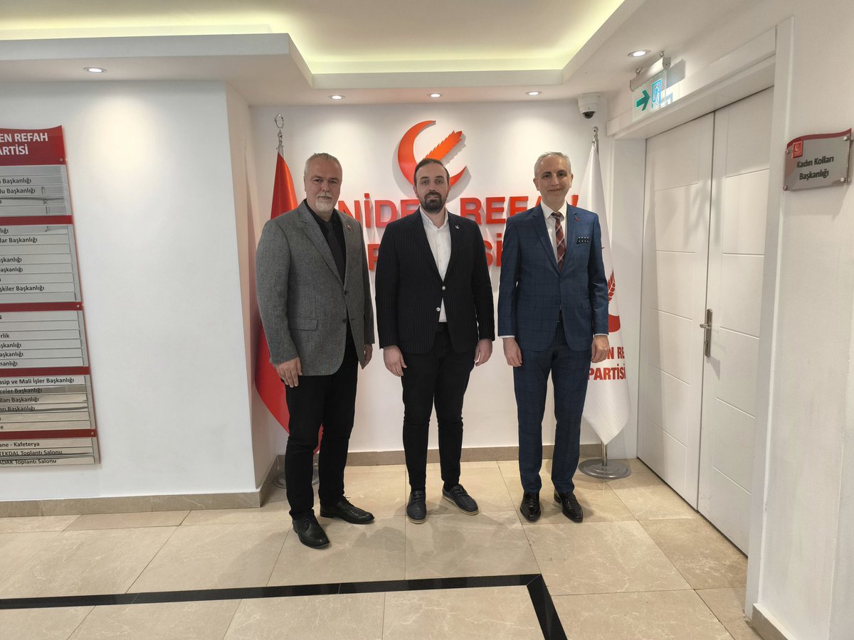 CirakStajFED's tweet photo. Staj ve Çıraklık Sigortası Mağduriyetini Hep Birlikte Bitireceğiz 

@herkesicinCHP 
@GelecekPartiTR 
@rprefahpartisi 
@iyiparti 

Bugün bir takım görüşmeler için;
Federasyon Başkanımız Sayın @selcukem ,
Federasyon Başkan yardımcımız Sayın @STAJMADURLARID1 ve İstanbul Dernek yönetimimizden Sayın @SharpAyhan Ankara’da görüşmeler yaptılar.

Görüşmeler kapsamında mağduriyetimizin hiçbir siyasi uzantısının olmadığını en net şekilde aktaran yetkililerimiz ayrıca tüm parti yöneticilerini 17 Kasım 2024 tarihinde yapılacak olan Kartal mitingimize davet ettiler.

Biz mağduriyetimizin sonlandırılması için kurulmuş görevi sadece adaletin tesisi olan sivil toplum örgütüyüz.

Tekrar belirtmek isterizki bizim sorunumuz siyasi taraf ile çözülsede hiçbir zaman bir partinin güdümünde olmamak ile birlikte siyasetin malzemesi olmayacağız.

Bu kapsamda desteklerini esirgemeyen parti yöneticilerine nazik ev sahiplikleri nedeni ile çok teşekkür ederiz.

Haklı Davamız İçin
#ÇırakStajyer17KasımKartalda