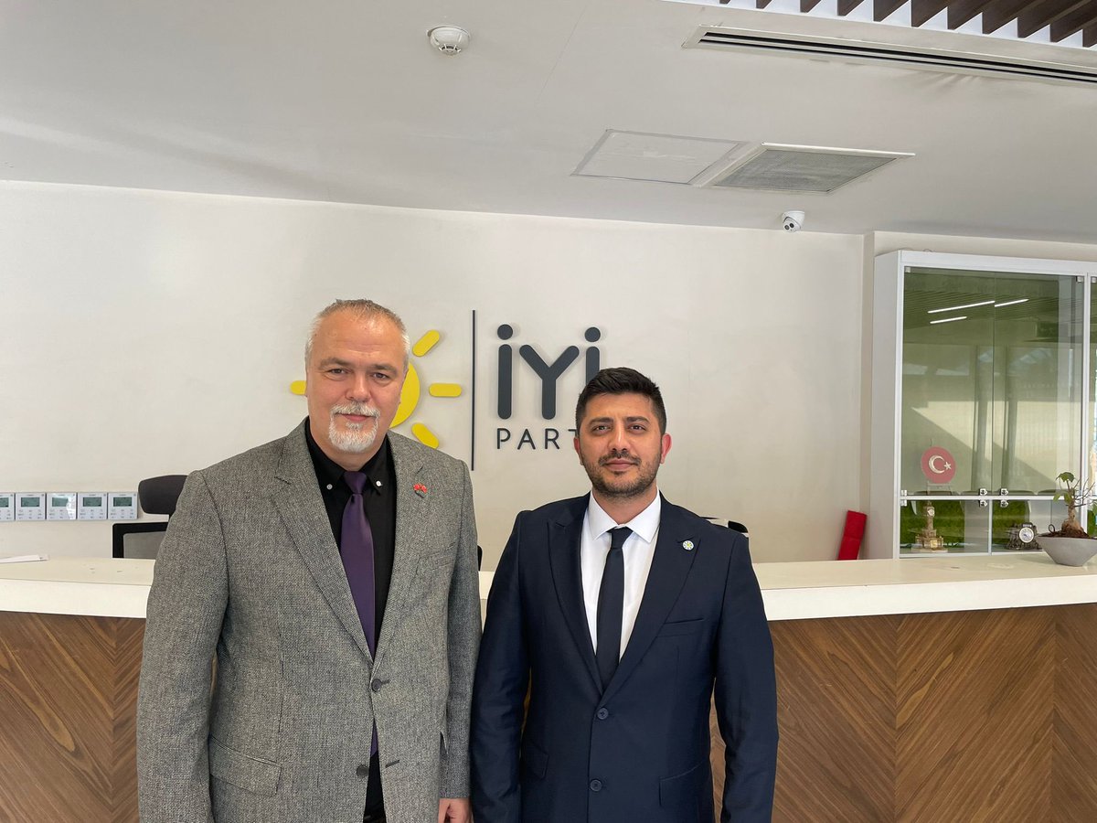 CirakStajFED's tweet photo. Staj ve Çıraklık Sigortası Mağduriyetini Hep Birlikte Bitireceğiz 

@herkesicinCHP 
@GelecekPartiTR 
@rprefahpartisi 
@iyiparti 

Bugün bir takım görüşmeler için;
Federasyon Başkanımız Sayın @selcukem ,
Federasyon Başkan yardımcımız Sayın @STAJMADURLARID1 ve İstanbul Dernek yönetimimizden Sayın @SharpAyhan Ankara’da görüşmeler yaptılar.

Görüşmeler kapsamında mağduriyetimizin hiçbir siyasi uzantısının olmadığını en net şekilde aktaran yetkililerimiz ayrıca tüm parti yöneticilerini 17 Kasım 2024 tarihinde yapılacak olan Kartal mitingimize davet ettiler.

Biz mağduriyetimizin sonlandırılması için kurulmuş görevi sadece adaletin tesisi olan sivil toplum örgütüyüz.

Tekrar belirtmek isterizki bizim sorunumuz siyasi taraf ile çözülsede hiçbir zaman bir partinin güdümünde olmamak ile birlikte siyasetin malzemesi olmayacağız.

Bu kapsamda desteklerini esirgemeyen parti yöneticilerine nazik ev sahiplikleri nedeni ile çok teşekkür ederiz.

Haklı Davamız İçin
#ÇırakStajyer17KasımKartalda