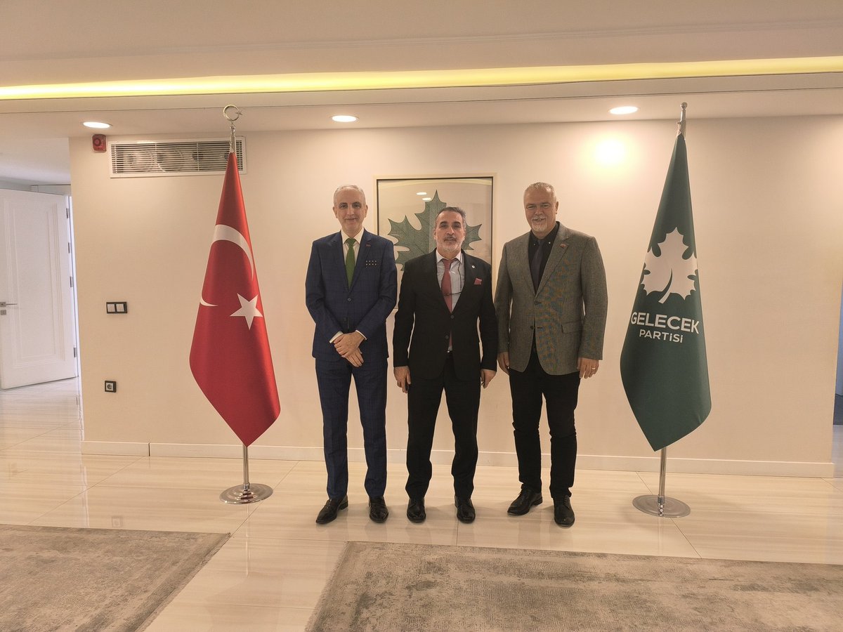 CirakStajFED's tweet photo. Staj ve Çıraklık Sigortası Mağduriyetini Hep Birlikte Bitireceğiz 

@herkesicinCHP 
@GelecekPartiTR 
@rprefahpartisi 
@iyiparti 

Bugün bir takım görüşmeler için;
Federasyon Başkanımız Sayın @selcukem ,
Federasyon Başkan yardımcımız Sayın @STAJMADURLARID1 ve İstanbul Dernek yönetimimizden Sayın @SharpAyhan Ankara’da görüşmeler yaptılar.

Görüşmeler kapsamında mağduriyetimizin hiçbir siyasi uzantısının olmadığını en net şekilde aktaran yetkililerimiz ayrıca tüm parti yöneticilerini 17 Kasım 2024 tarihinde yapılacak olan Kartal mitingimize davet ettiler.

Biz mağduriyetimizin sonlandırılması için kurulmuş görevi sadece adaletin tesisi olan sivil toplum örgütüyüz.

Tekrar belirtmek isterizki bizim sorunumuz siyasi taraf ile çözülsede hiçbir zaman bir partinin güdümünde olmamak ile birlikte siyasetin malzemesi olmayacağız.

Bu kapsamda desteklerini esirgemeyen parti yöneticilerine nazik ev sahiplikleri nedeni ile çok teşekkür ederiz.

Haklı Davamız İçin
#ÇırakStajyer17KasımKartalda