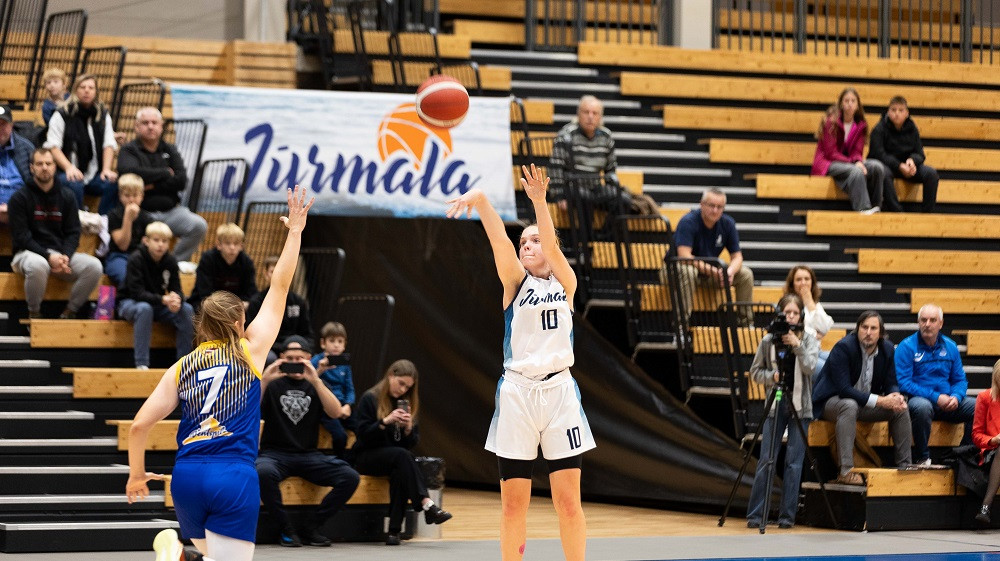 Kristīne Hauka un Paula Pētersone katra iemeta pa četriem tālmetieniem <a href="/JurmalaBasket/">Jūrmalabasket</a> uzvarā #LSBL2025 ejuz.sc/TFvBHY