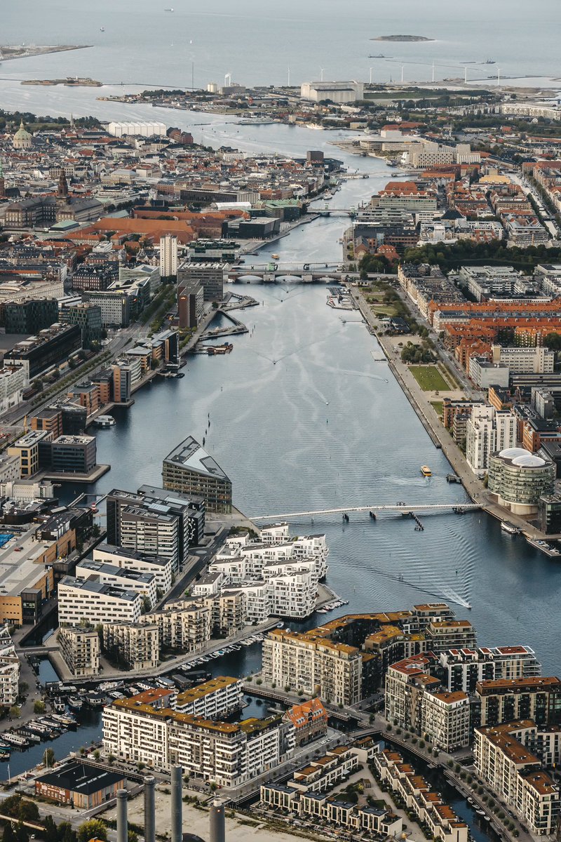 CosedisNicolas's tweet photo. What are your impressions of Copenhagen’s Inner Harbour? How do you experience the interplay between old and modern elements in the harbor’s design? https://t.co/xsGuz7lPd6