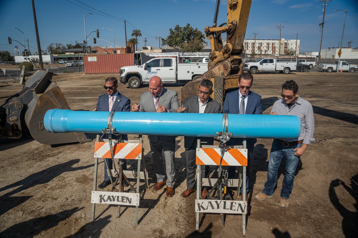 MayorJerryDyer's tweet photo. This first project will replace or rehabilitate 15,325 linear feet of water mains and 8,905 linear feet of sewer mains, and it's much needed - some of those pipes were installed as early as 1934! This work will set the stage for growth and transformation in our city's core. https://t.co/vAIGkB0X4q