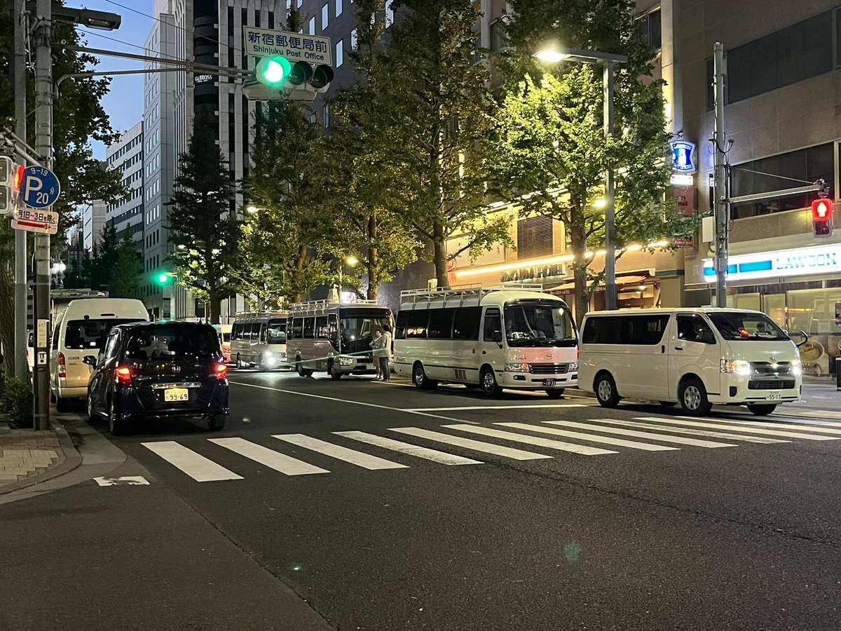 PaprikaGirl_JP's tweet photo. In Shinjuku (新宿), the designated meeting spot for film crew in the mornings is in front of the west-side post office. From 4:30 the street is lined with production vehicles. I’m proud of myself for bringing a healthy breakfast bento. I now have a two-hour ride to Ibaraki (茨城). いってきます！