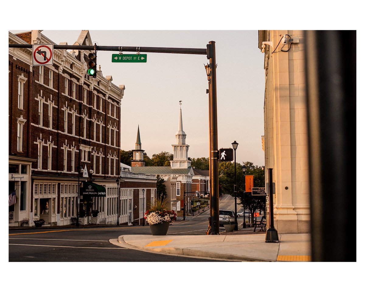 JcCapturedit's tweet photo. Small town downtown views

Canon EOS R | 50mm f1.4

#photographer #photography #canon #shotoncanon #canonphotography #tnphotographer #greenevilletn https://t.co/sEEOlFZl1I