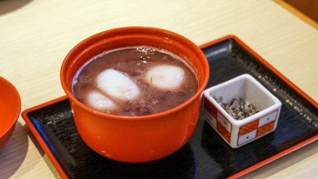 wp_hoshu's tweet image. おはようございます！
本日は、「出雲ぜんざいの日」です。
10月31日の語呂合わせ、「ぜん（千）ざ（3）い（1）」から本日に制定されています。
今からの季節、ほっこり甘いぜんざいって身体が温まっていいですよね。
それではよい一日を！
#企業公式が朝の挨拶を言い合う
#おは戦61031🎃hw