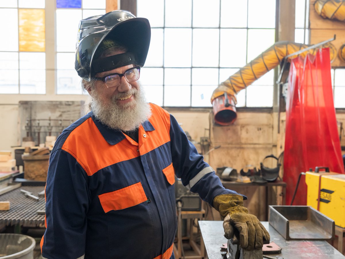 Located across the NW Broadway Bridge from the Arlene and Harold Schnitzer Center for Art and Design, the Glass Building is the home to our production areas for ceramics, sculpture and furniture design, textiles and fashion, woodworking, and so much more.