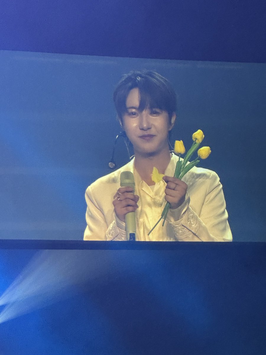 renjuns323's tweet photo. IM CRYING SO BAD https://t.co/Yez225IxfX