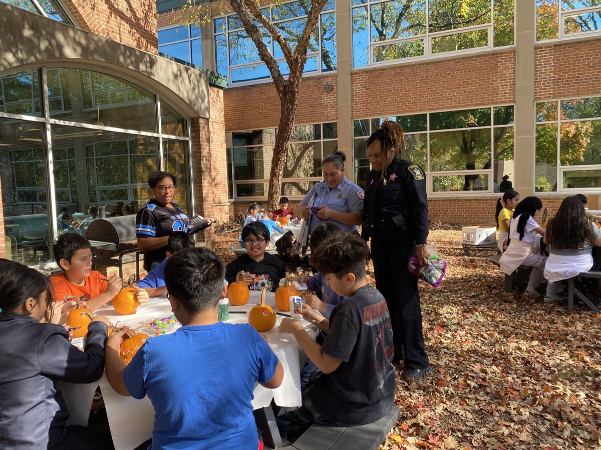 MsHolbeck's tweet photo. Thank you @AlexVASheriff for the pumpkins and other supplies to support our PBIS Event! @williamramsayes @ACPSk12 https://t.co/CylDHJj4DT