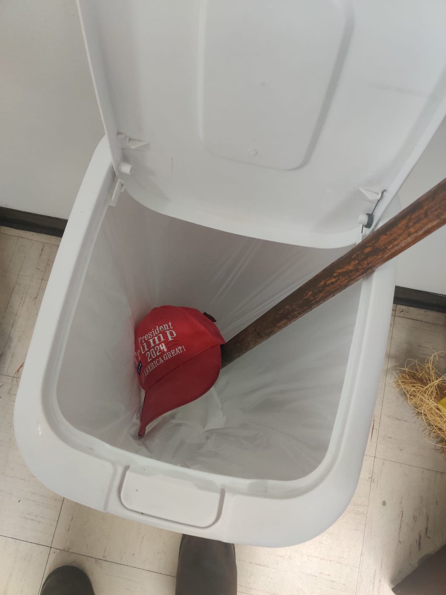 BullQuevedo's tweet photo. Garbage 🗑️ https://t.co/WU09Wb42pJ