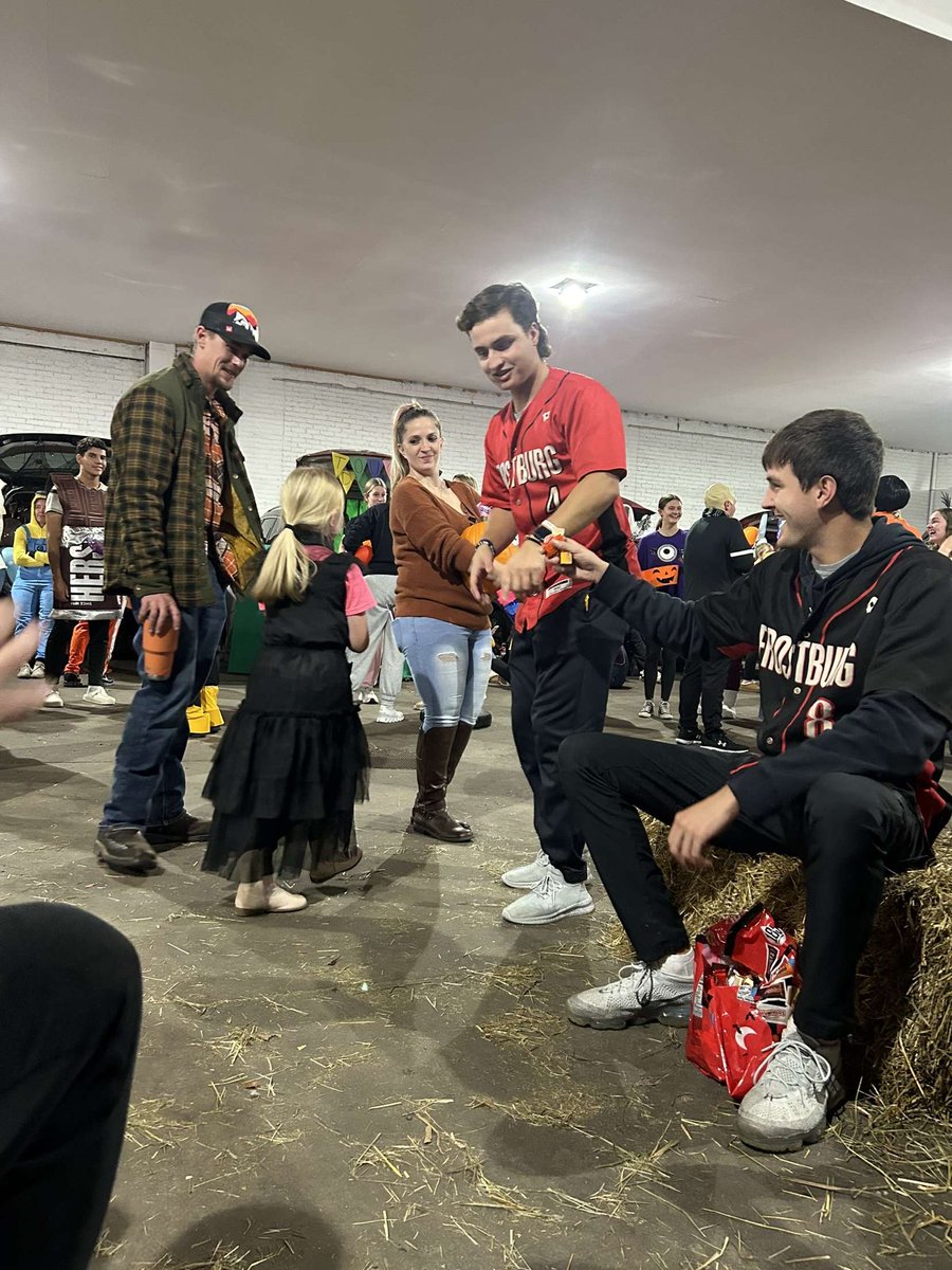 Frostburg_BB's tweet photo. Only the good candy bars from FSU Baseball. Our guys had a blast helping out w/ the annual Frostburg Trunk or Treat! https://t.co/8CsjW1JRo5