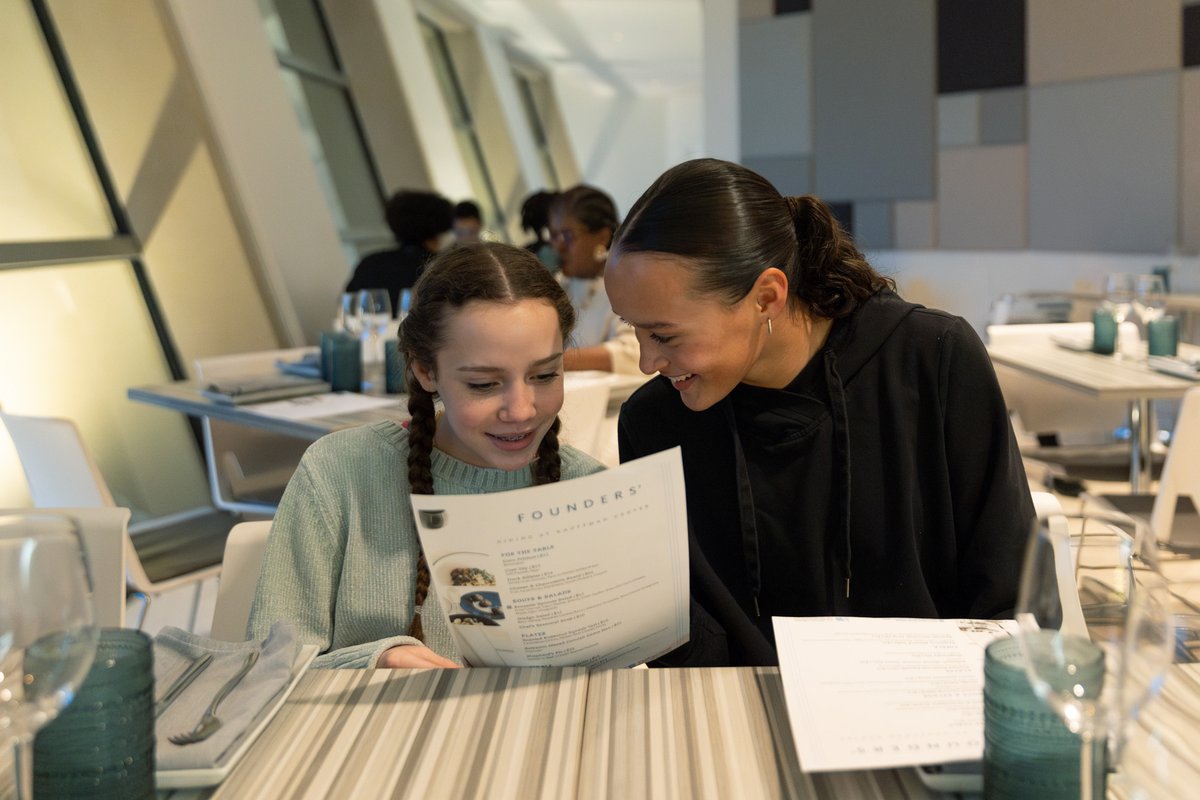 Do your November plans include a visit to the Kauffman Center? Add pre-show dining to the night by making reservations in the Founders' Lounge. Creative cuisine and craft cocktails are just steps away from your seat at kauffmancenter.org/dining.🥂

📸 Lifted Logic