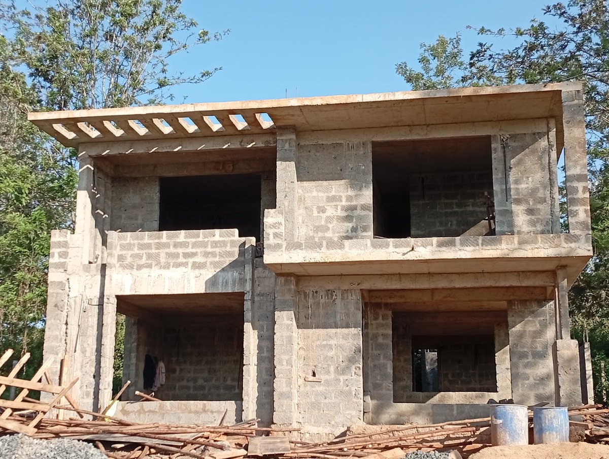 ArchiHubStudio's tweet image. Getting there.
5 bedroom on 50x100, Oaklands.
#thursdaymotivation #ThursdayThoughts 
#constructingsustainablefuture #Construction #architecture