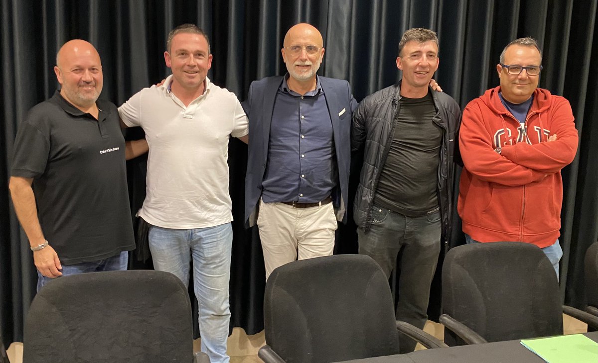 GranPenya's tweet photo. 🟢⚫️ Jordi Amell Amell nou president de la @GranPenya amb nova Junta. Soci des del 1988 on, jugant a billar,  ha sigut sots-campió i 2 bronzes d’Europa,12 campionats d’Espanya i multiples de Catalunya. Amb en Mario Garcia, Xavier Boronat, CarlesDiaz i Oscar Pérez!. Endavant!! https://t.co/EQNKUP41tf