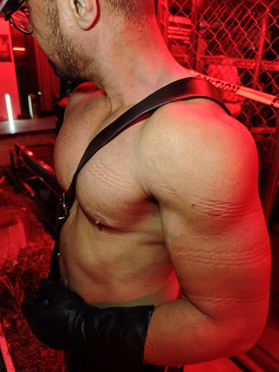 Something happened to me during the awesome party last weekend... and it's rare for a dom like me go switch up and only bcoz an awesome guy was willing to........... thanks alot for the awesome experience!