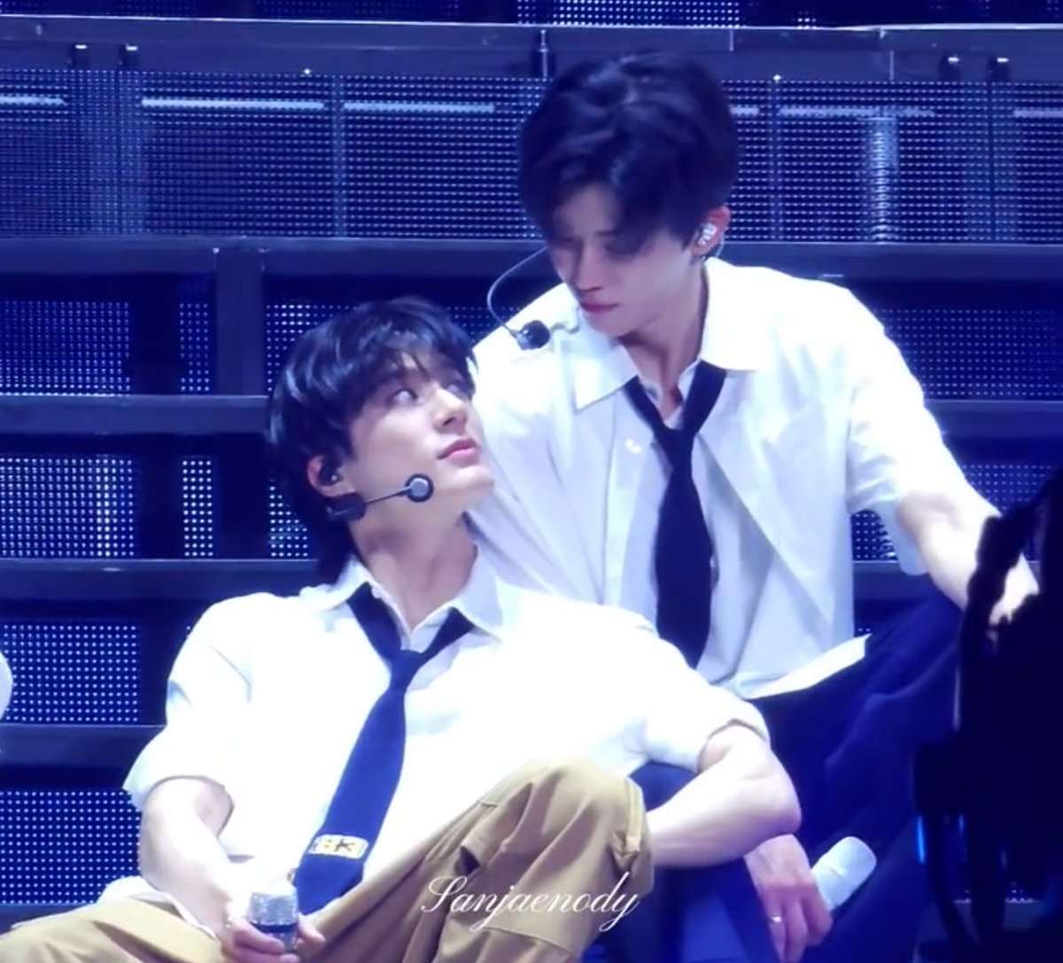 jn small puppy who acts like he doesnt like receiving kisses but will stay still to receive kisses ))):