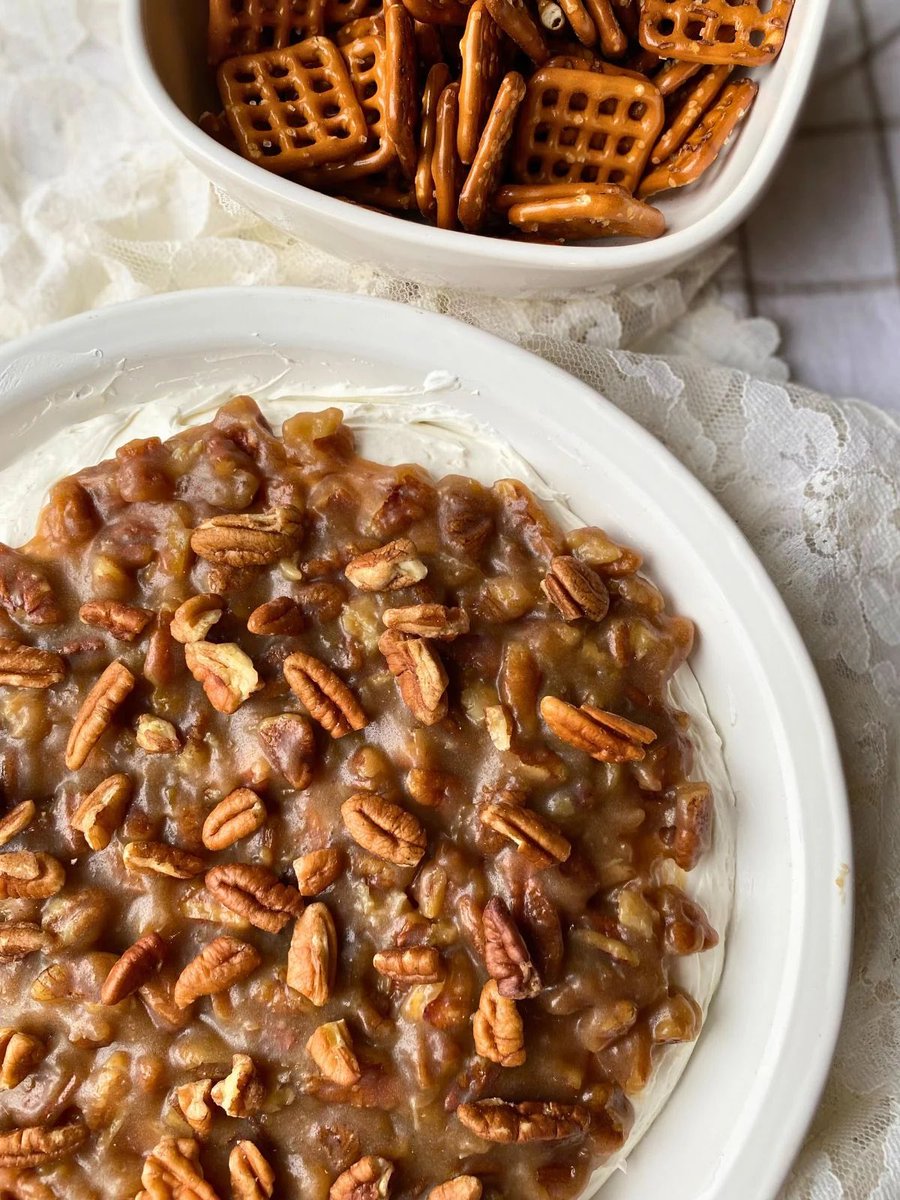 SouthLadyCooks's tweet photo. Recipe➡️ https://t.co/e8SJQMQgYE
This Pecan Pie Dip is made with a cream cheese layer topped with a pecan pie mixture. It is served with pretzels and so good! Perfect anytime or for any gathering. #dip #pecan https://t.co/DsrMRSfp6d