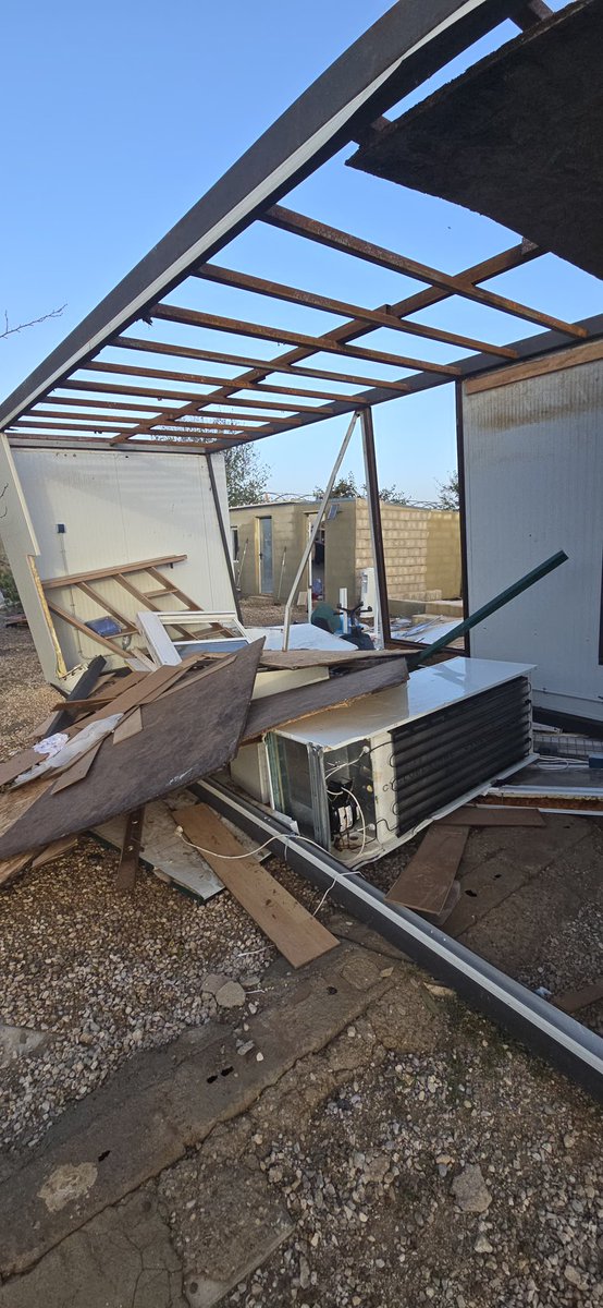 modepran's tweet image. 🆘 El refugio de Carlet ha sufrido muchísimos daños. 

Todavía los accesos son complicados a la zona de Carlet y Alginet. Avisaremos cuando se pueda acceder de forma “fluida”