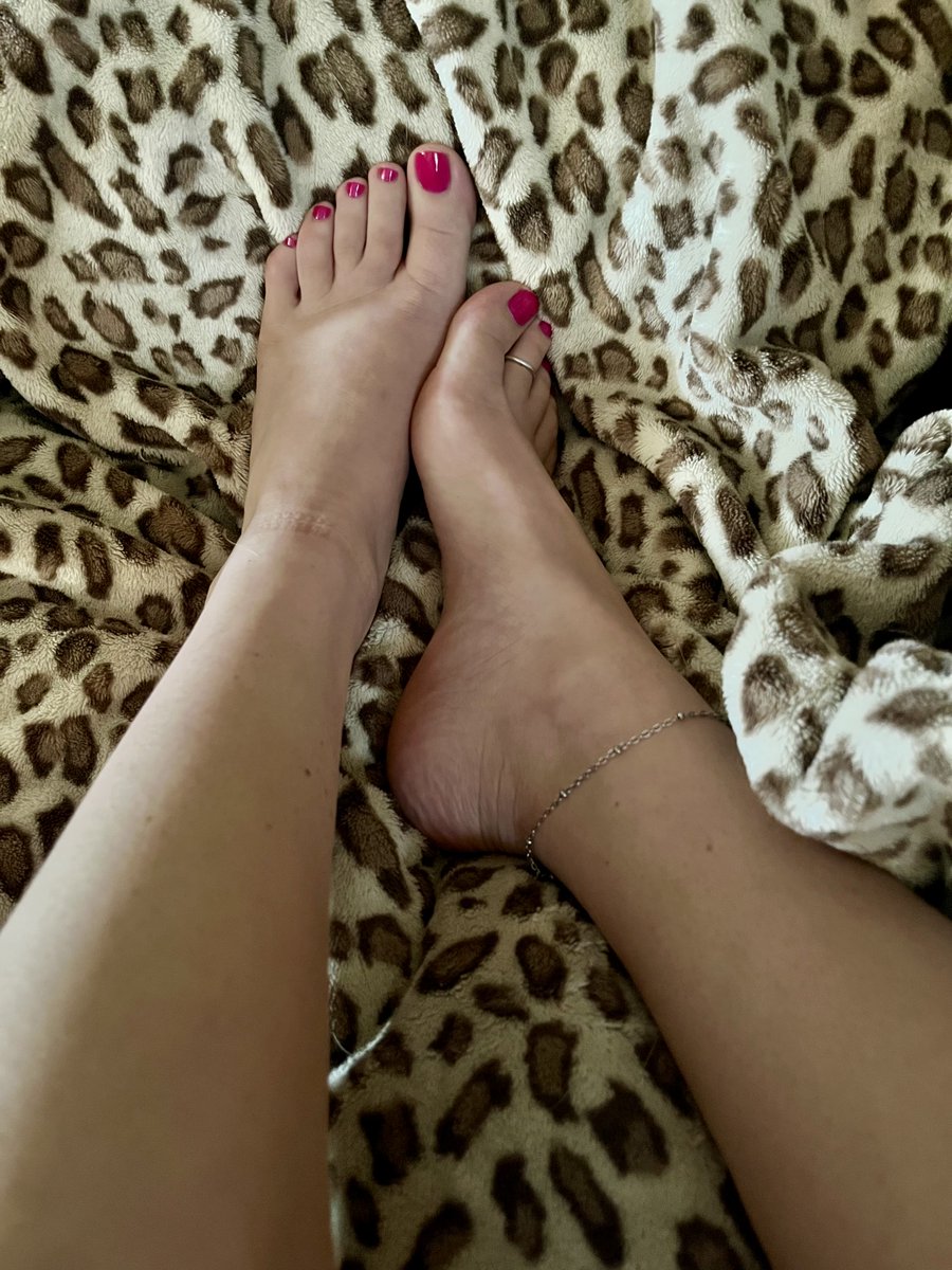 What do you think of my toes?
#toes #feet #findom #femdom #arnold