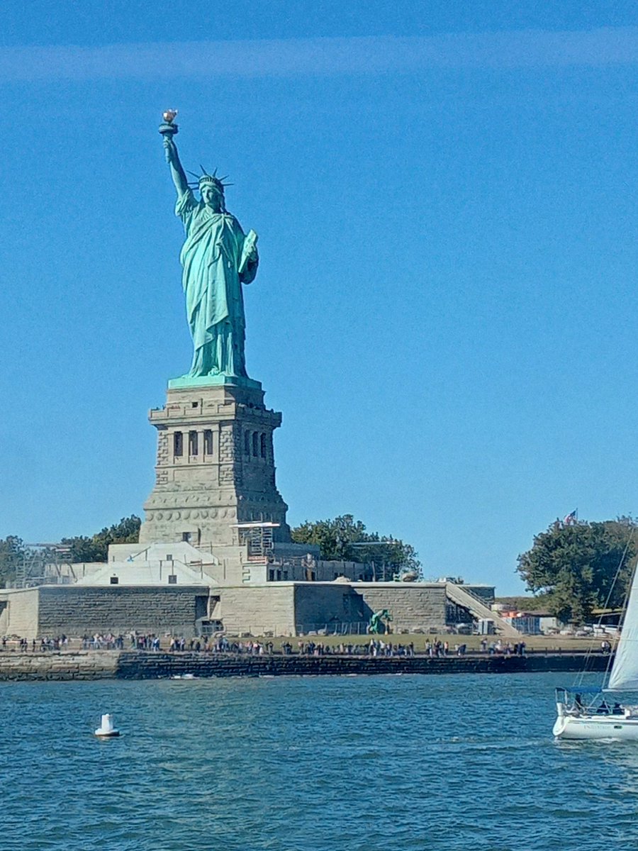 katchan3892's tweet photo. Here're some more photos of #dumbo, #statueofliberty, and #brooklybridge. look familiar to you?
We climbed up to the crown of statue of liberty. It wasn't that hard!
The 4th picture, I pulled out the Jack-o-lantern to decorate my kitchen for Halloween.
#761daytime https://t.co/B4Jtd5VqTj