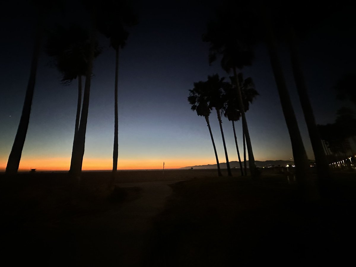 EugenioCingolan's tweet image. #Fall 🍁🍁 #Subset #Walk #SoCal