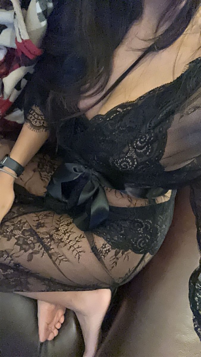 should I make some more content for my OF tn? 🙈💋
