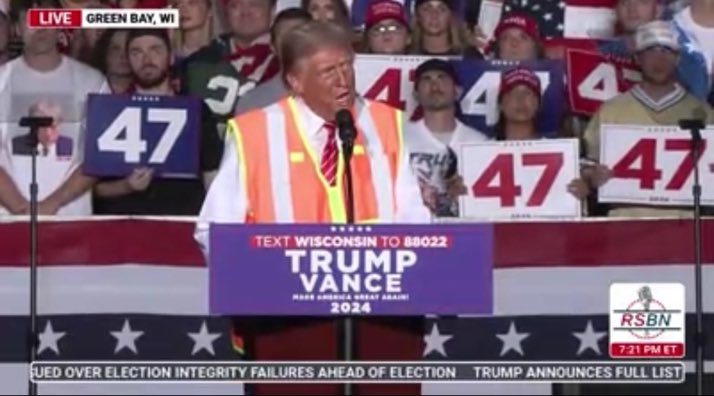 kellovera's tweet photo. Pero Trump ta’ negresito, parece un carbón de hookah. 🥶🤵🏿‍♂️ https://t.co/BcoX48ZPrB