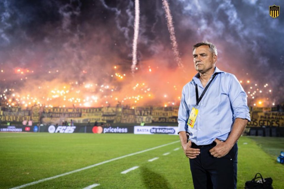 DiegoVicente09's tweet photo. Si hay algo que nunca se debe negociar en Peñarol es la actitud. Estuvieron a la altura de las circunstancias en el partido de vuelta. Competimos de igual a igual con el probable campeón de la Libertadores. 
Que esto sea la norma a partir de ahora y no la excepción a la regla.
Esto no es casualidad. Tiene nombre y apellido esta campaña.

DIEGO VICENTE AGUIRRE