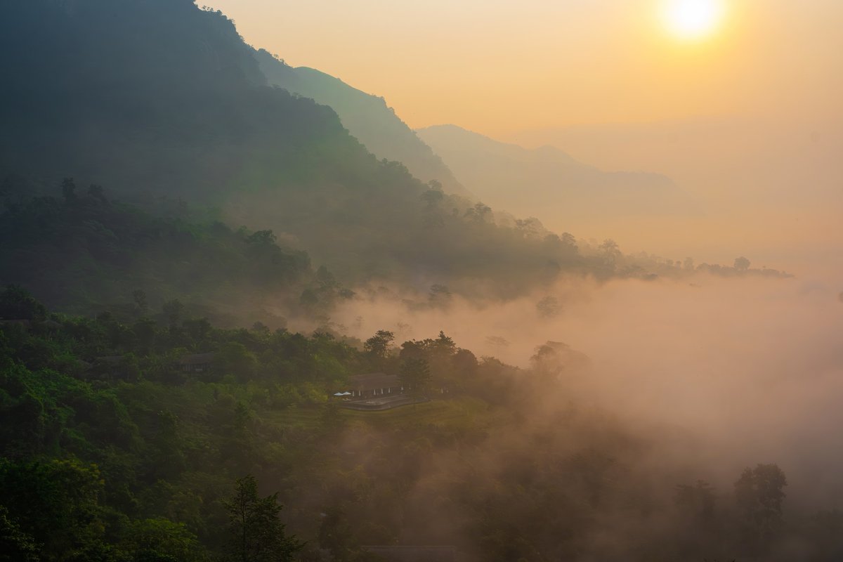 As the sun rises, the fog, kissed by the sun rays, transforms into a gentle embrace, creating a moment of quiet beauty that whispers to our souls.
#AvanaRetreat #GoodMorning  #sunrise #NatureBeauty  #mountains  #Cloudy