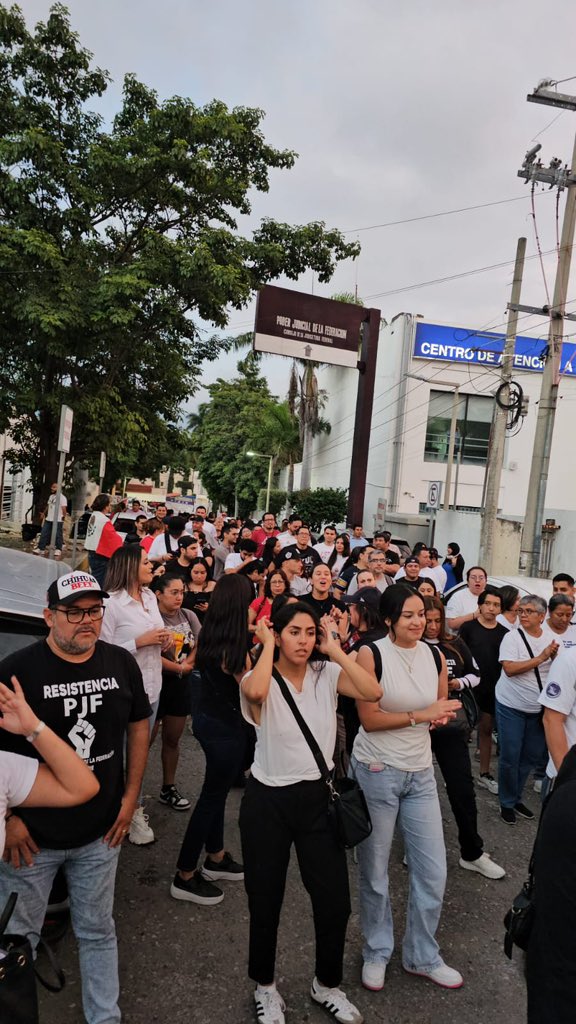 Pjf20cto's tweet photo. #UnidosSomosMasFuertes
#TodosSomosPJF 
#ParoNacionalPJF #PJFContrapesoNacional #NoALaReformaJudicial #YoDefiendoAlPJF
#PJFunido
#CarreraJudicial
#PJF
#ResistenciaPJF
#DictaduraNO
#CircuitosUnidos
#LaJusticiaSeLevanta
#Niunpasoatrás
#SomosResistencia
#PJFporMéxico https://t.co/PhwsCYsODb