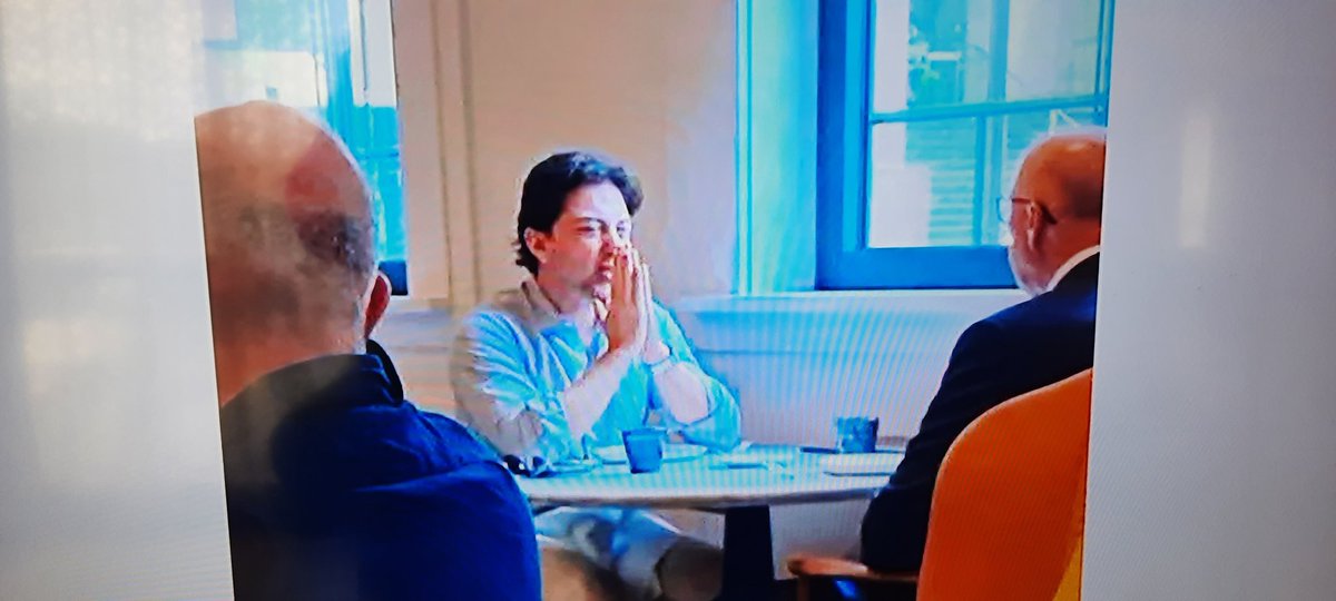 Well,well,well look who's having lunch with Dutton the author of the book that wrote Albo getting upgrades,yes him ex Liberal party staffer and fund raiser for the Liberal party👇👇👇👇👇👇👇