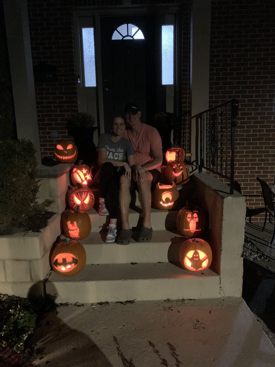 EmBaines22's tweet photo. Another successful Elmhurst Men’s Basketball Pumpkin Carving!  So fun! https://t.co/CStfWMA94D