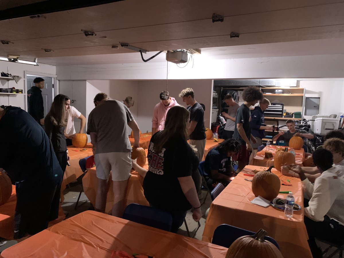 EmBaines22's tweet photo. Another successful Elmhurst Men’s Basketball Pumpkin Carving!  So fun! https://t.co/CStfWMA94D