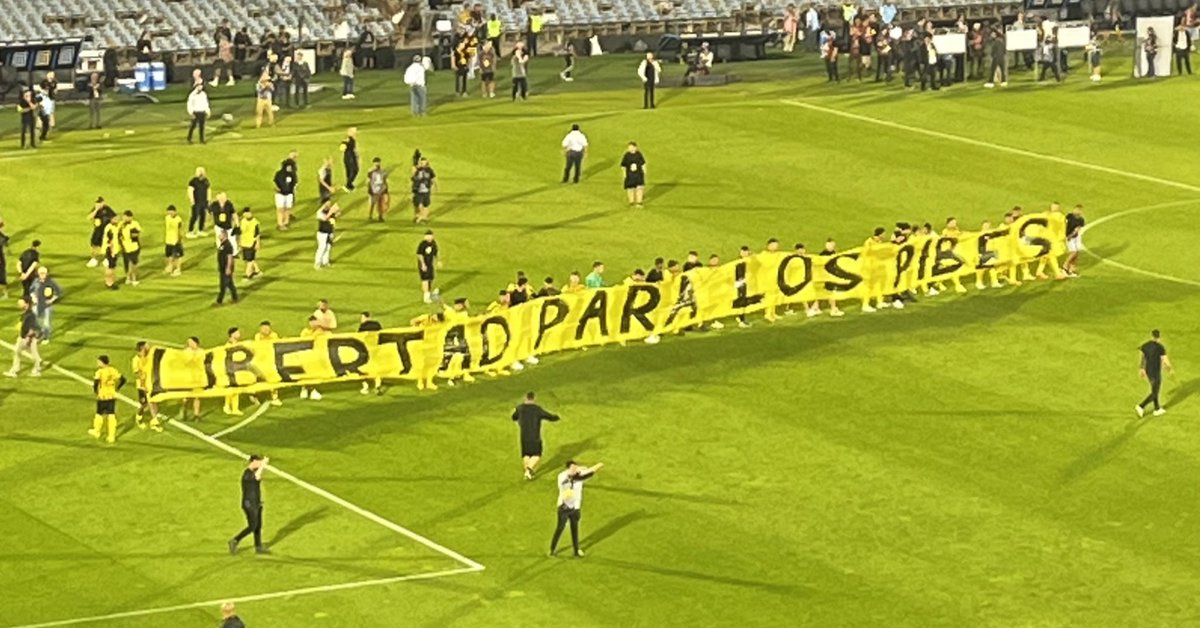 Qué plantel de la concha de la madre.
LIBERTAD PARA LOS PIBES.