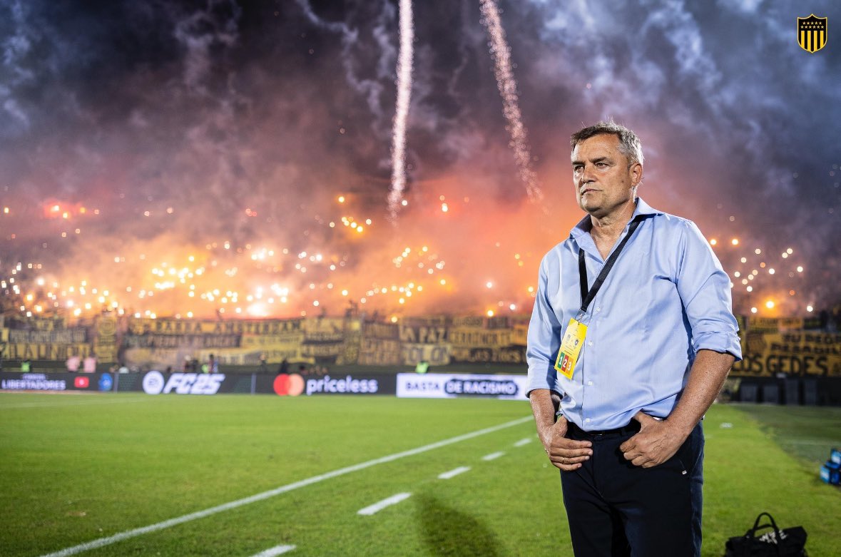 Hoy nos fuimos, pero bajo tu sello. Con la cabeza en alto y el orgullo de volver a estar en el lugar que siempre fue nuestro. Somos Peñarol, el capo del continente, y con Diego como líder vamos a estar ahí. Quedate a vivir, quedan muchas historias por contar. Es solo el comienzo.