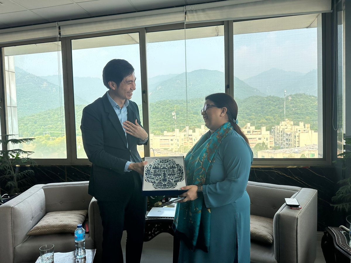 APNIC Director General tweet media