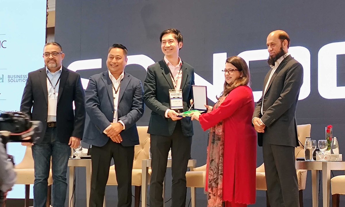 APNIC Director General tweet media