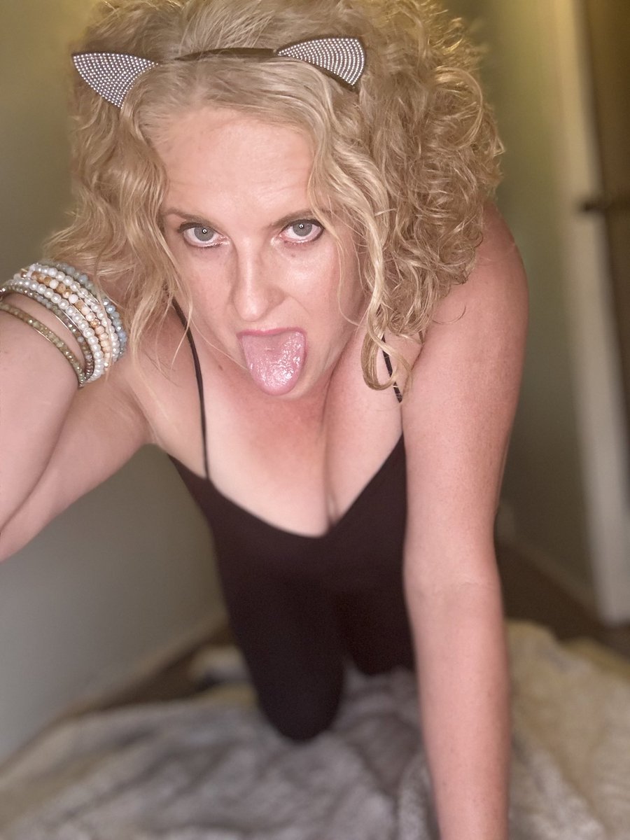 BloomDahlia24's tweet photo. I’m transforming into a kitty on the Eve of Halloween 👻
More pics cumin, lovers 👅
Boost me 💋
#MILF
#Cougar
#NSFW
#sexykitty
Tips welcome, I need my brows tinted and nails done 💄💄💄 https://t.co/fUFaRUIh5E