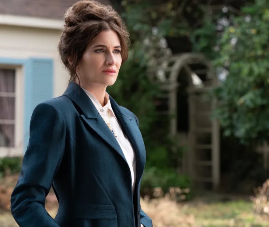 Tell me the difference between these two. Bet you can’t. ICONS #AgathaAllAlong