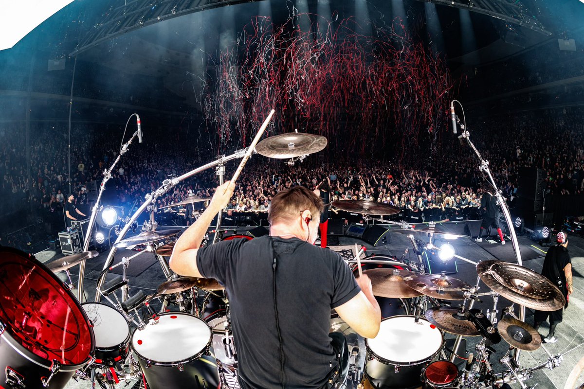 Korn's tweet photo. North America 2024 🖤💥 We are endlessly grateful to our fans, crew, @GojiraMusic, and @Spiritboxband for celebrating 30 years of KoRn with us every night. 

📷: @RoryKramer https://t.co/WKPx4ks1CJ