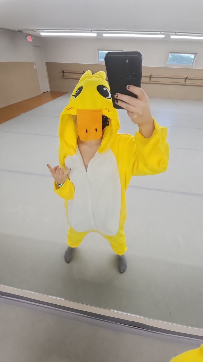 allyson_rvm's tweet image. can confirm they just sell lemonade. not thrilled about that.